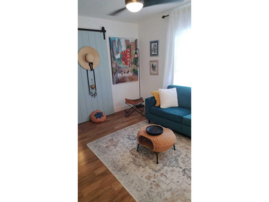 Unique, incomparable 1-bed, 1.5-bath corner unit with flexible - photo 18