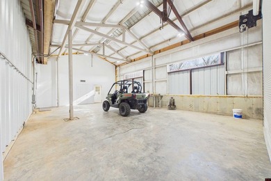 Very cool red iron shop barndominium on 3.5 ac m/l that joins - photo 28