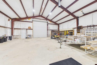 Very cool red iron shop barndominium on 3.5 ac m/l that joins - photo 30