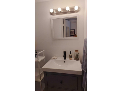 Unique, incomparable 1-bed, 1.5-bath corner unit with flexible - photo 36