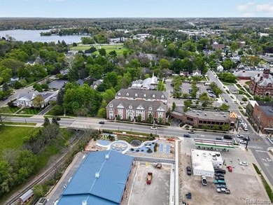 Downtown living doesn't get much better than this! Perfectly - photo 2