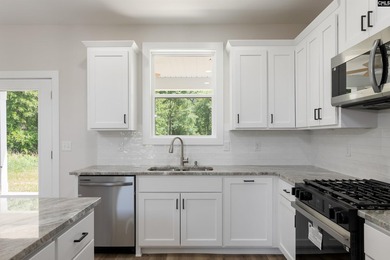 Beautiful new custom home located in a desirable Lake Murray - photo 9