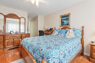 Delightful MOVE-IN READY end unit located in the highly - photo 11