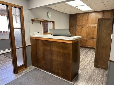 Commercial office available! This office space is ideally - photo 6