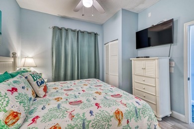 Stunning top-floor Gulf-view condo in Gulf Place! There are many - photo 11