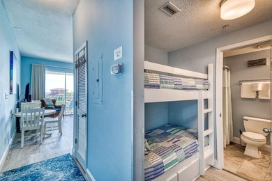 Stunning top-floor Gulf-view condo in Gulf Place! There are many - photo 15