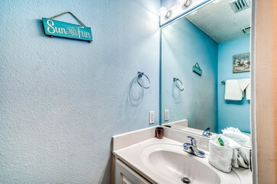 Stunning top-floor Gulf-view condo in Gulf Place! There are many - photo 16