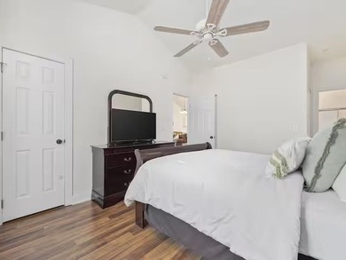 1 CAR GARAGE INCLUDED, PERFECTLY LOCATED, METICULOUSLY MAINT - photo 19