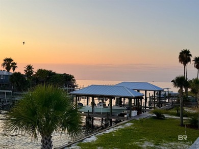 Just in time for Summer, this ADORABLE WATERFRONT COTTAGE ON - photo 31