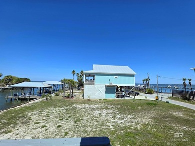 Just in time for Summer, this ADORABLE WATERFRONT COTTAGE ON - photo 36