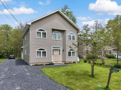 Lake Home For Sale in Tobyhanna, Pennsylvania
