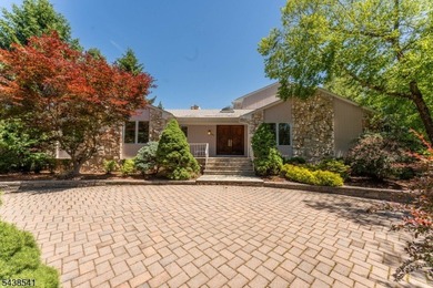 Exceptional custom ranch showcasing quality craftsmanship - photo 2
