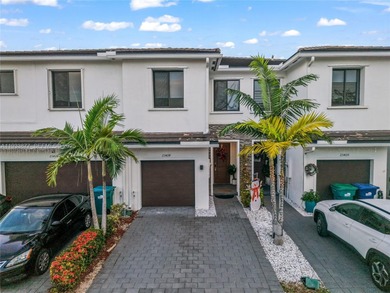 (private lake, pond, coastal) Townhome/Townhouse For Sale in Homestead Florida