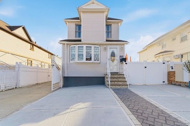 Beautifully Renovated 5-Bedroom Home in the Heart of Jamaica - photo 1