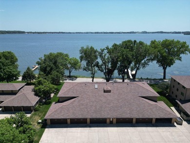 Enjoy peaceful lakefront living in this spacious one-bedroom, 2 - photo 3