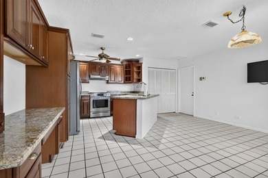 Welcome to this charming 3-bedroom, 2.5-bathroom townhouse - photo 14