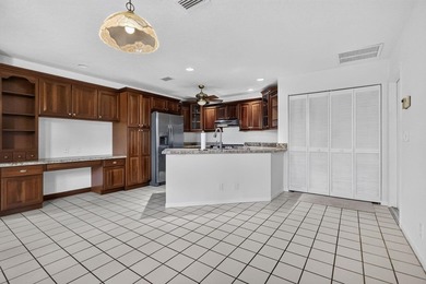 Welcome to this charming 3-bedroom, 2.5-bathroom townhouse - photo 15
