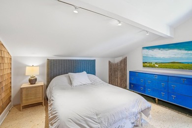 An iconic retreat in Chilmark, this totally renovated beach - photo 17