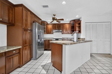 Welcome to this charming 3-bedroom, 2.5-bathroom townhouse - photo 18