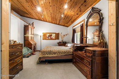 PRIVATE SANCTUARY CLOSE TO TOWN. Imagine living in a beautiful - photo 22