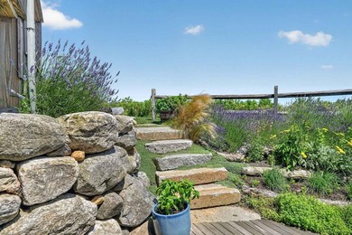 An iconic retreat in Chilmark, this totally renovated beach - photo 24