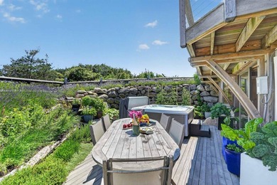 An iconic retreat in Chilmark, this totally renovated beach - photo 25