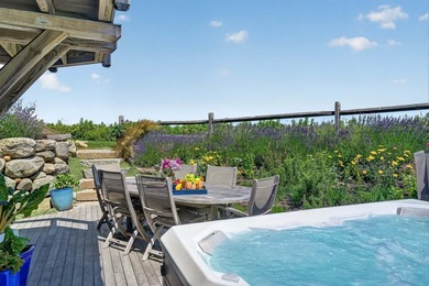 An iconic retreat in Chilmark, this totally renovated beach - photo 26