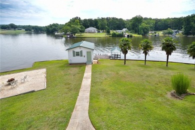 Lake life is supposed to be easy, and this one delivers from the - photo 26