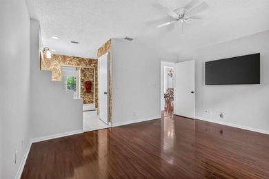 Welcome to this charming 3-bedroom, 2.5-bathroom townhouse - photo 28