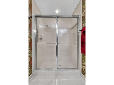 Welcome to this charming 3-bedroom, 2.5-bathroom townhouse - photo 30