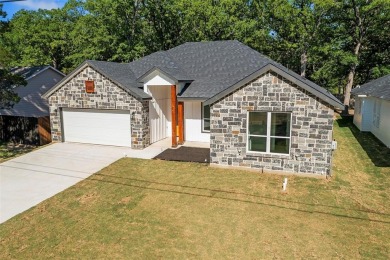 Beautiful 2023 Modern Ranch style lake community home with a - Lake Home For Sale in Mabank, Texas