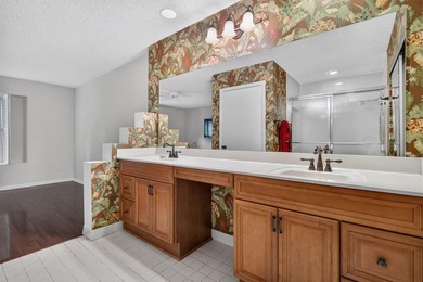 Welcome to this charming 3-bedroom, 2.5-bathroom townhouse - photo 31
