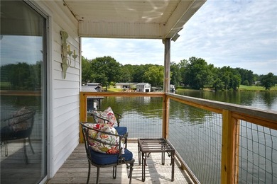 Lake life is supposed to be easy, and this one delivers from the - photo 31