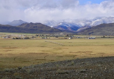 Located in the heart of Idaho, this remarkable 1,480-acre ranch - photo 2