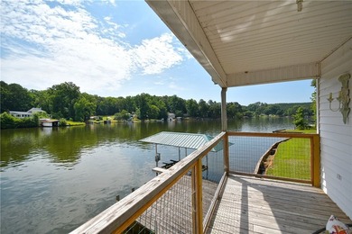 Lake life is supposed to be easy, and this one delivers from the - photo 32