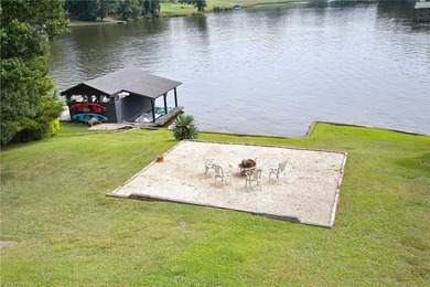 Lake life is supposed to be easy, and this one delivers from the - photo 35