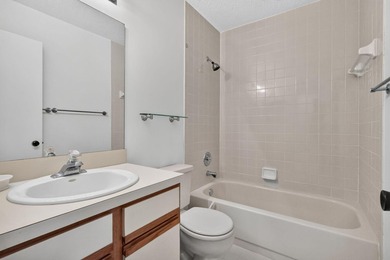 Welcome to this charming 3-bedroom, 2.5-bathroom townhouse - photo 36