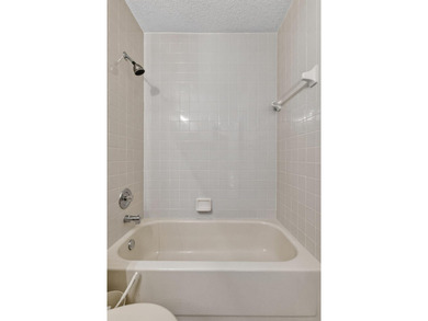 Welcome to this charming 3-bedroom, 2.5-bathroom townhouse - photo 37
