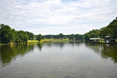 Lake life is supposed to be easy, and this one delivers from the - photo 37