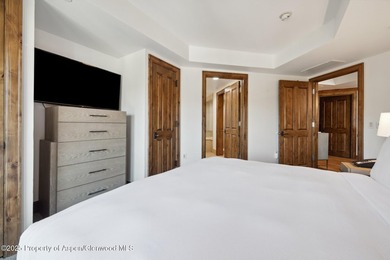 2024 renovations completed (including new decor, furniture - photo 14
