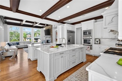 Luxury and a refined lifestyle are waiting for you here inside - photo 19