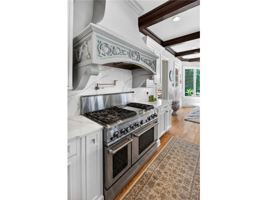 Luxury and a refined lifestyle are waiting for you here inside - photo 22