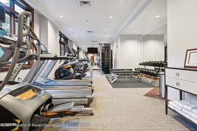 2024 renovations completed (including new decor, furniture - photo 25