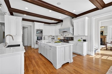 Luxury and a refined lifestyle are waiting for you here inside - photo 28
