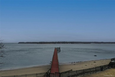 Presenting a spectacular 1.23 acre prime Kings Point waterfront - photo 4