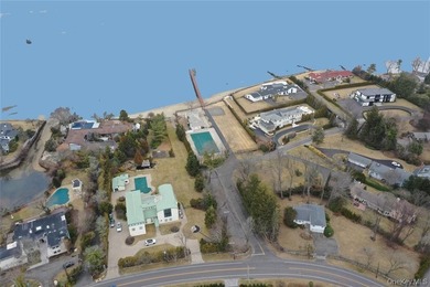 Presenting a spectacular 1.23 acre prime Kings Point waterfront - photo 9