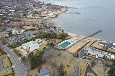 Presenting a spectacular 1.23 acre prime Kings Point waterfront - photo 10