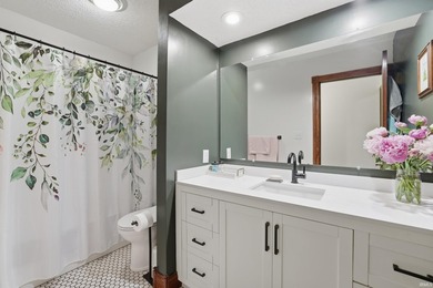 Rare opportunity to own a truly distinctive property in Gran - photo 22