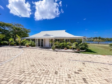 Experience refined Caribbean living in this magnificent villa - photo 1