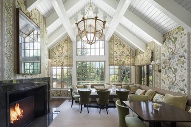 This incredible downtown estate offers luxurious living within - photo 9